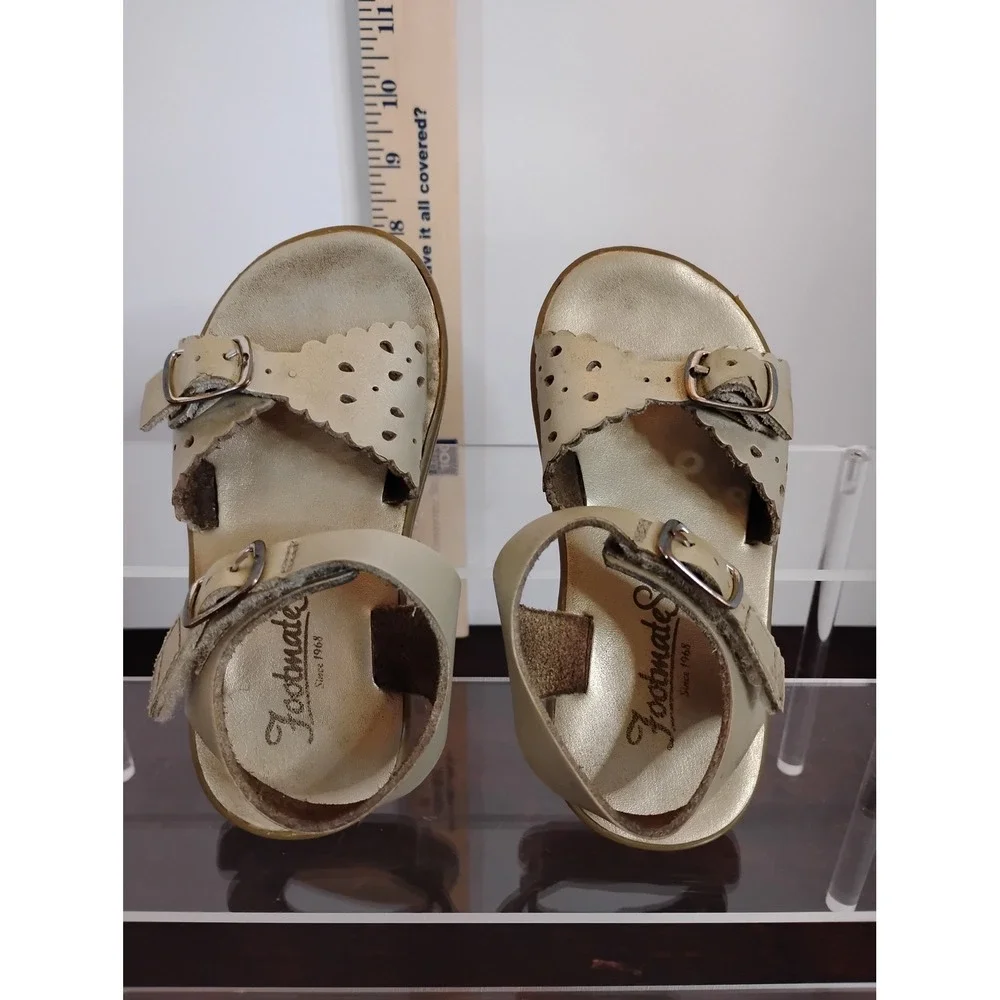 Footmates Ariel Champagne Gold Leather Scalloped Buckle‎ Sandals Kids Size 7